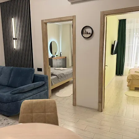 двухкомнатная на 2 этаже в гагарин плаза аркадия Apartment