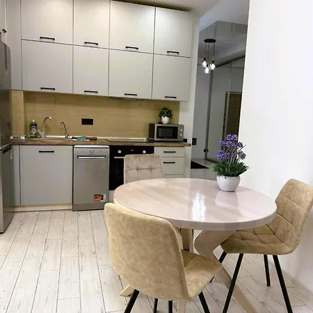 двухкомнатная на 2 этаже в гагарин плаза аркадия Apartment