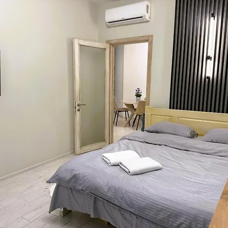 двухкомнатная на 2 этаже в гагарин плаза аркадия Apartment *