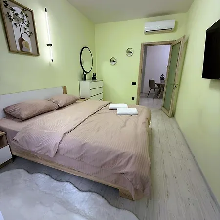 двухкомнатная на 2 этаже в гагарин плаза аркадия Apartment *