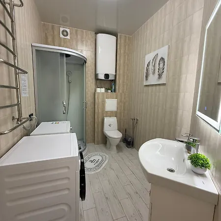 двухкомнатная на 2 этаже в гагарин плаза аркадия Apartment Odesa