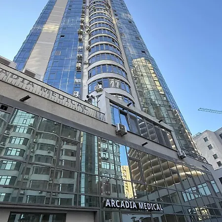 двухкомнатная на 2 этаже в гагарин плаза аркадия Apartment Odesa