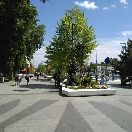 двухкомнатная на 2 этаже в гагарин плаза аркадия Odesa